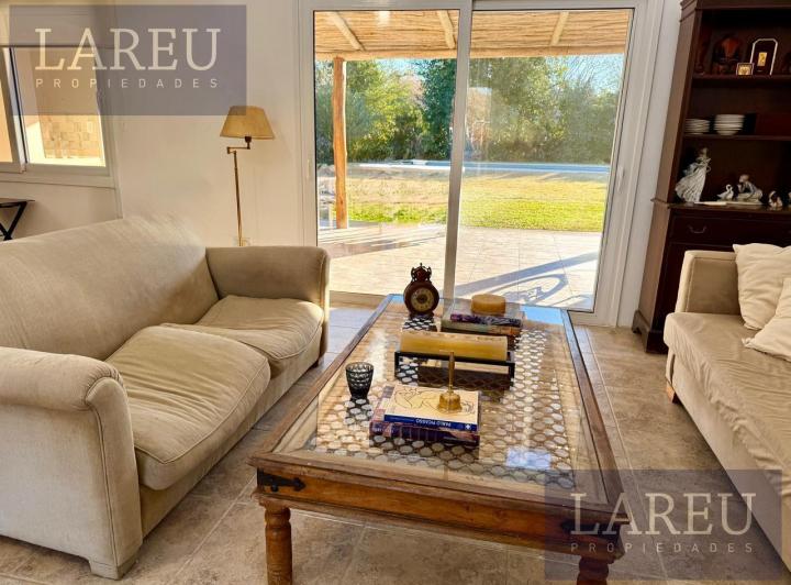 Casa · 180m² · 4 Ambientes · 2 Cocheras