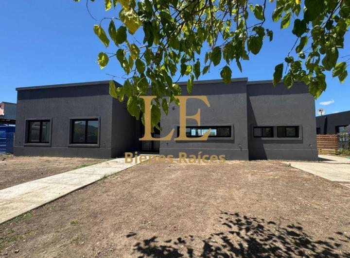 Casa · 180m² · 5 Ambientes · 2 Cocheras