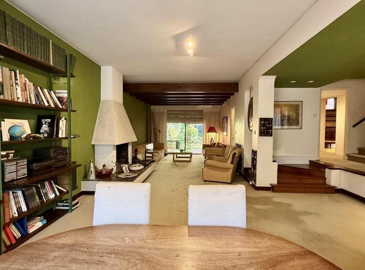 Casa · 286m² · 8 Ambientes · 2 Cocheras