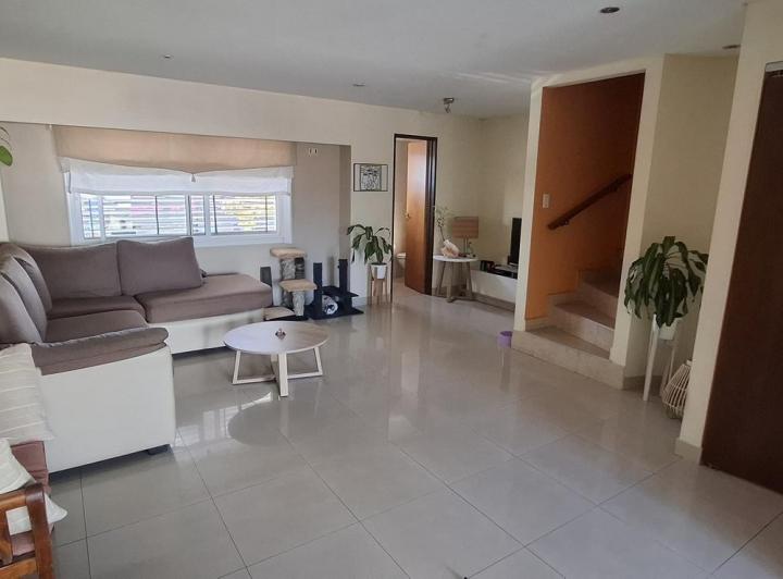 Casa · 185m² · 5 Ambientes · 2 Cocheras