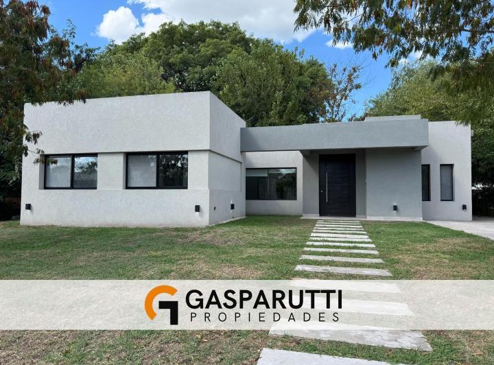 Casa · 220m² · 4 Ambientes · 2 Cocheras