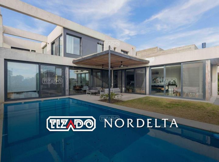 Casa · 400m² · 8 Ambientes · 3 Cocheras