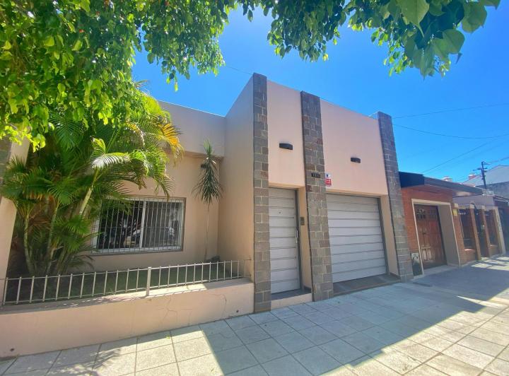 Casa · 380m² · 6 Ambientes · 1 Cochera