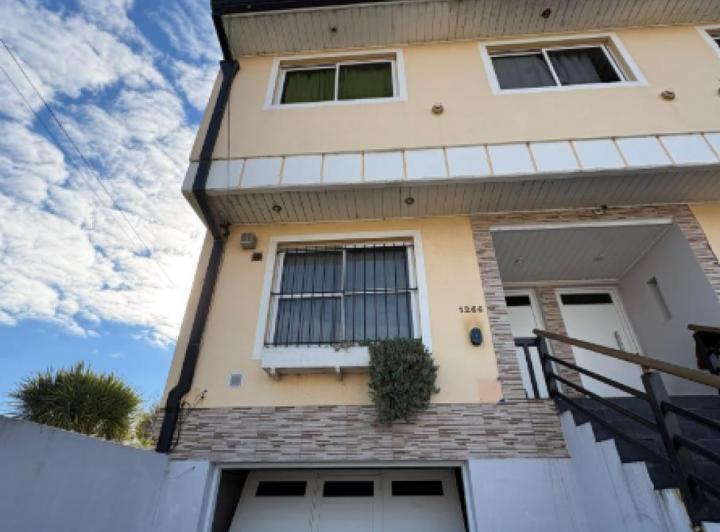 Casa · 240m² · 4 Ambientes