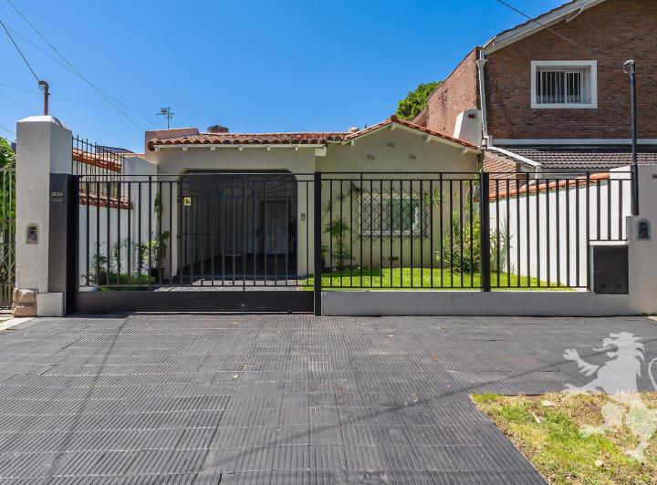 Casa · 212m² · 5 Ambientes · 2 Cocheras