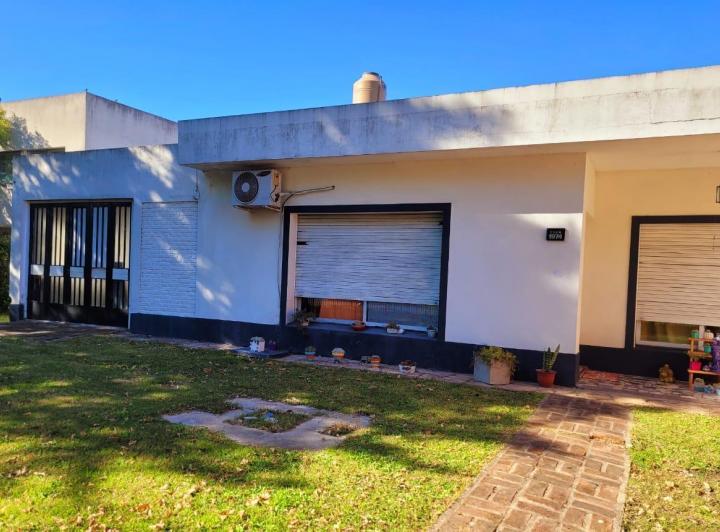 Casa · 100m² · 4 Ambientes · 2 Cocheras