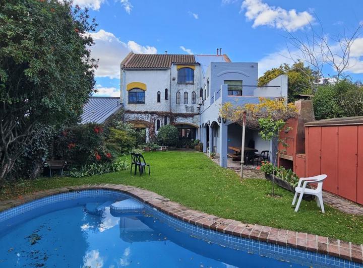 Casa · 308m² · 8 Ambientes · 3 Cocheras