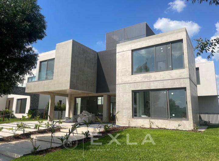 Casa · 299m² · 5 Ambientes · 1 Cochera