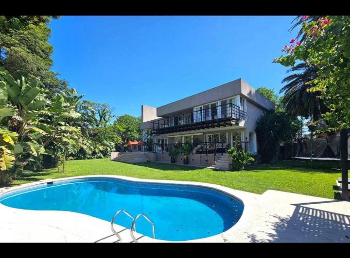 Casa · 468m² · 6 Ambientes · 2 Cocheras