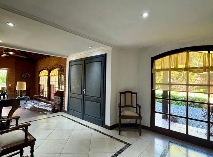 Casa · 600m² · 6 Ambientes · 4 Cocheras