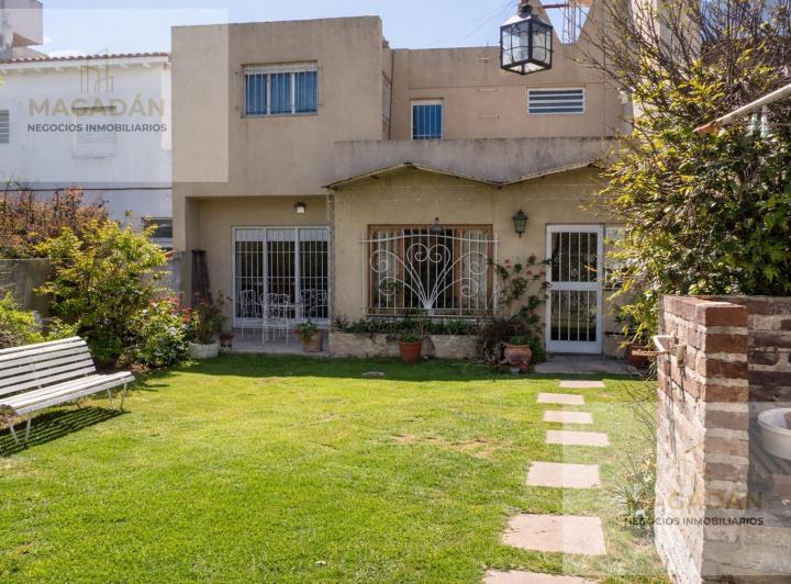 Casa · 180m² · 5 Ambientes · 2 Cocheras