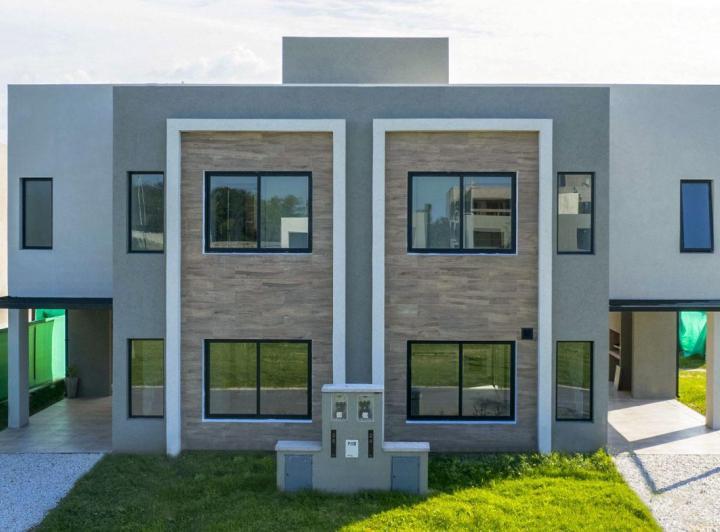 Casa · 107m² · 4 Ambientes · 1 Cochera