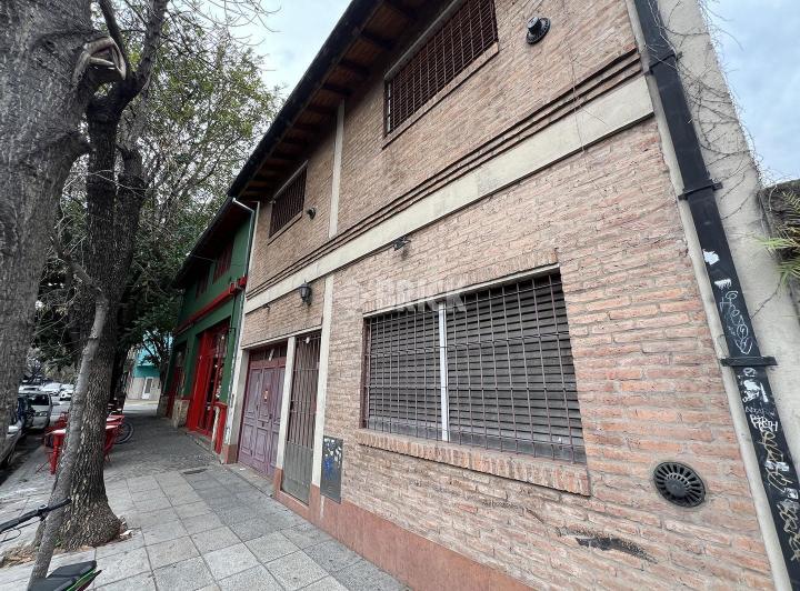 Casa · 236m² · 8 Ambientes · 1 Cochera