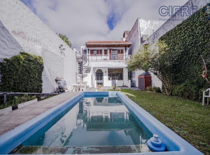 Casa · 177m² · 5 Ambientes · 1 Cochera