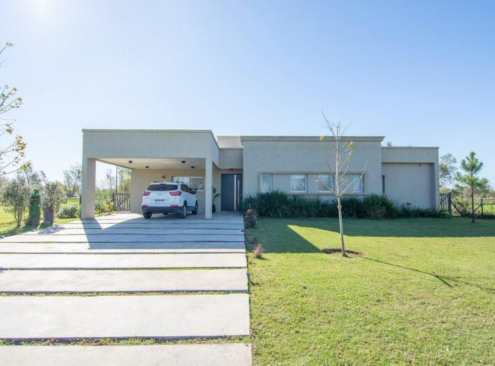 Casa · 142m² · 4 Ambientes · 3 Cocheras
