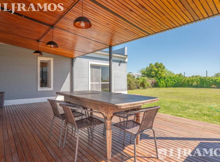 Casa · 124m² · 4 Ambientes · 5 Cocheras