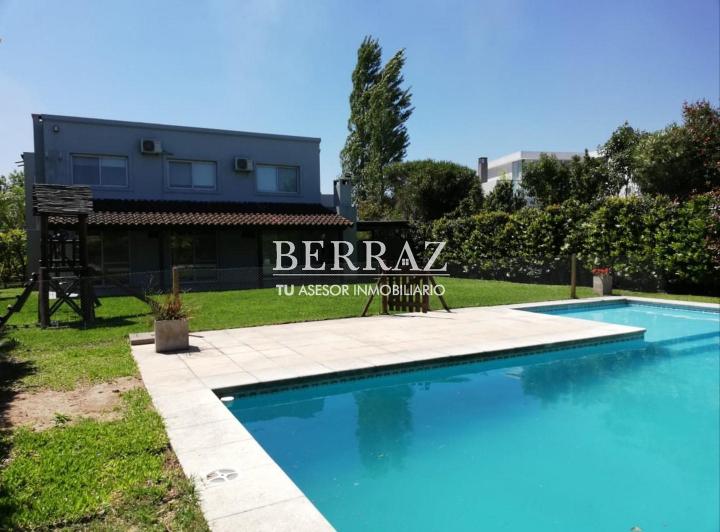 Casa · 220m² · 5 Ambientes · 2 Cocheras