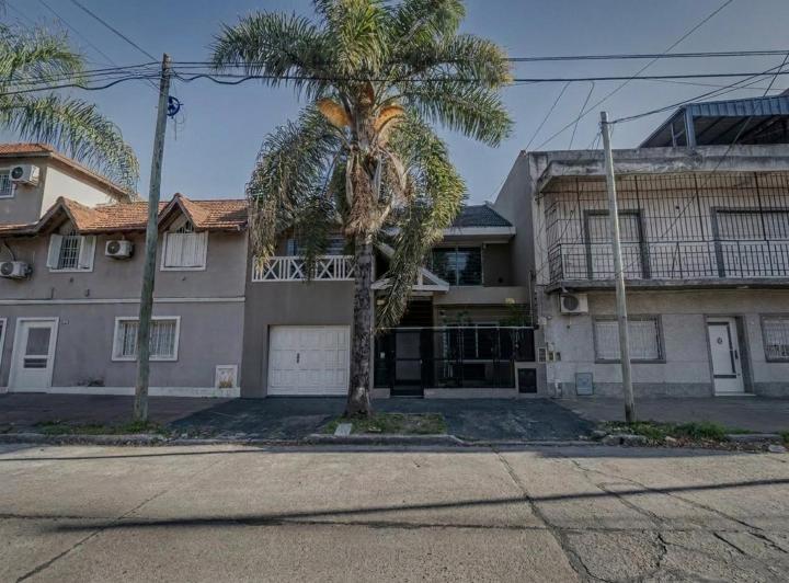 Casa · 220m² · 5 Ambientes · 1 Cochera