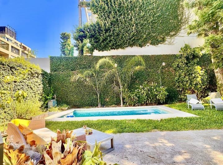 Casa · 340m² · 6 Ambientes · 2 Cocheras