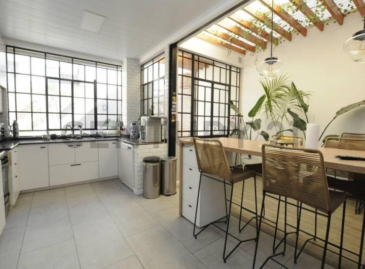 Casa · 178m² · 4 Ambientes · 1 Cochera