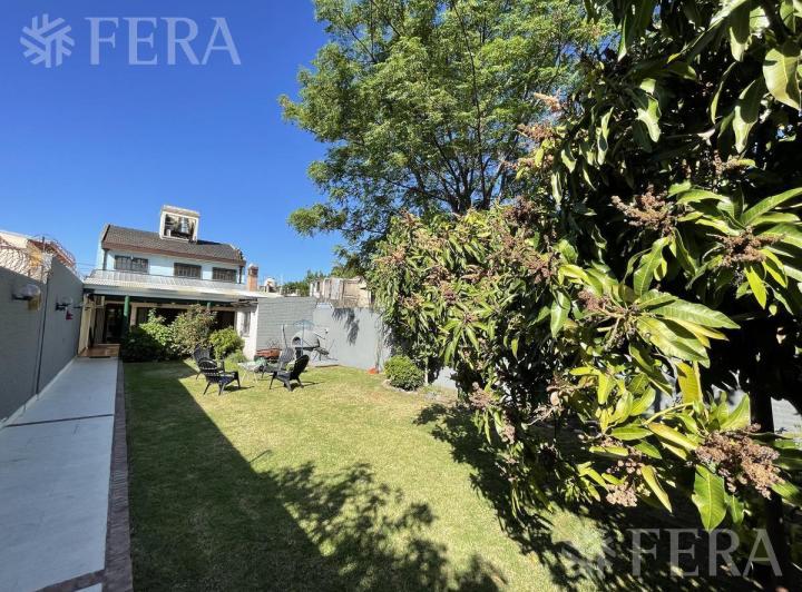Casa · 264m² · 5 Ambientes · 1 Cochera