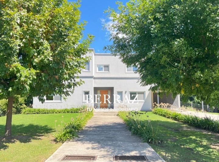 Casa · 340m² · 5 Ambientes · 2 Cocheras