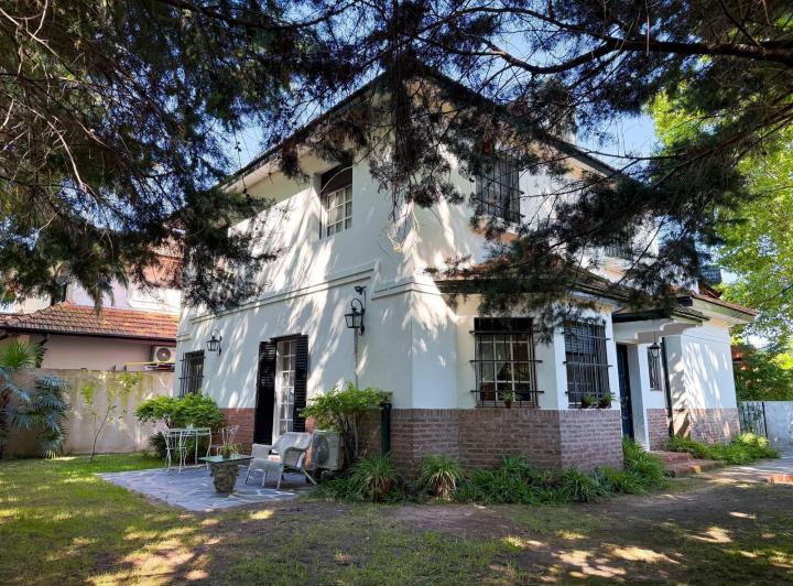 Casa · 290m² · 5 Ambientes · 1 Cochera