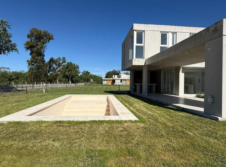 Casa · 150m² · 4 Ambientes · 2 Cocheras