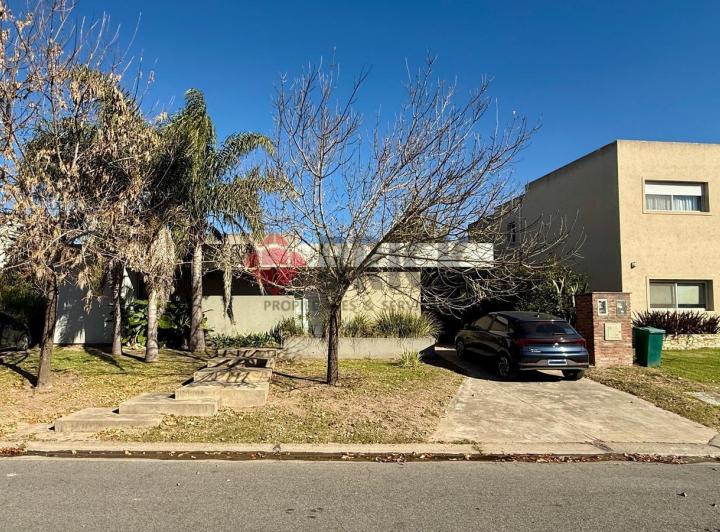 Casa · 162m² · 5 Ambientes · 1 Cochera