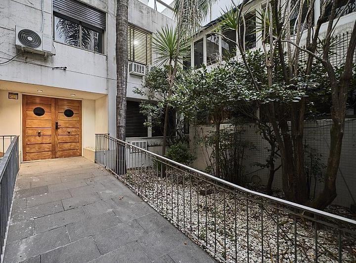 Casa · 420m² · 7 Ambientes · 3 Cocheras