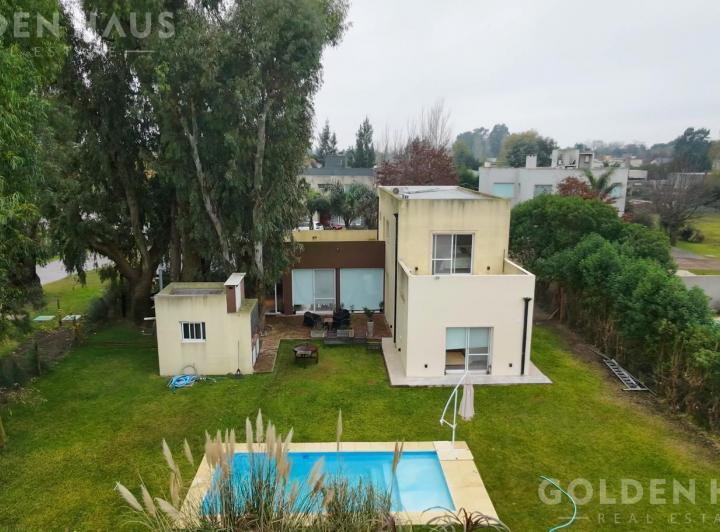 Casa · 180m² · 5 Ambientes · 5 Cocheras