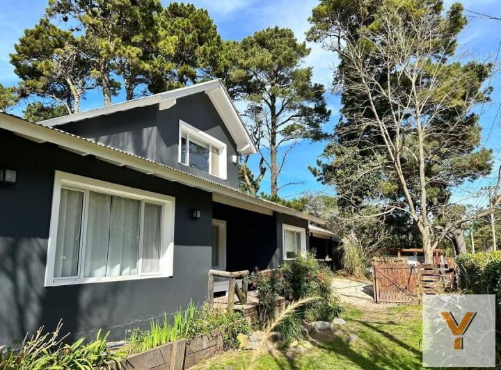 Casa · 170m² · 5 Ambientes · 1 Cochera