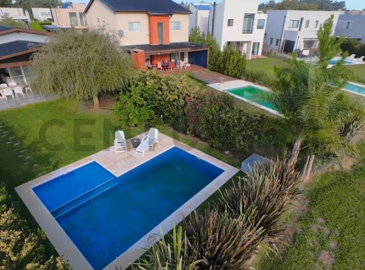 Casa · 169m² · 4 Ambientes · 2 Cocheras
