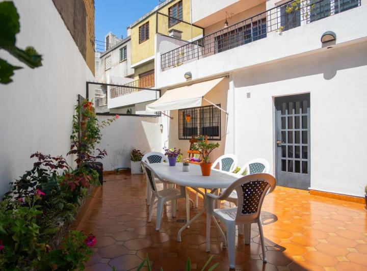 Casa · 325m² · 5 Ambientes · 1 Cochera