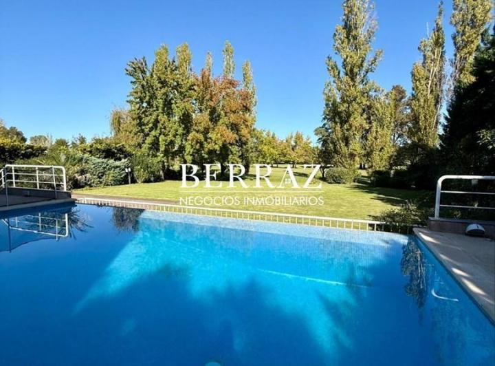 Casa · 354m² · 5 Ambientes · 1 Cochera