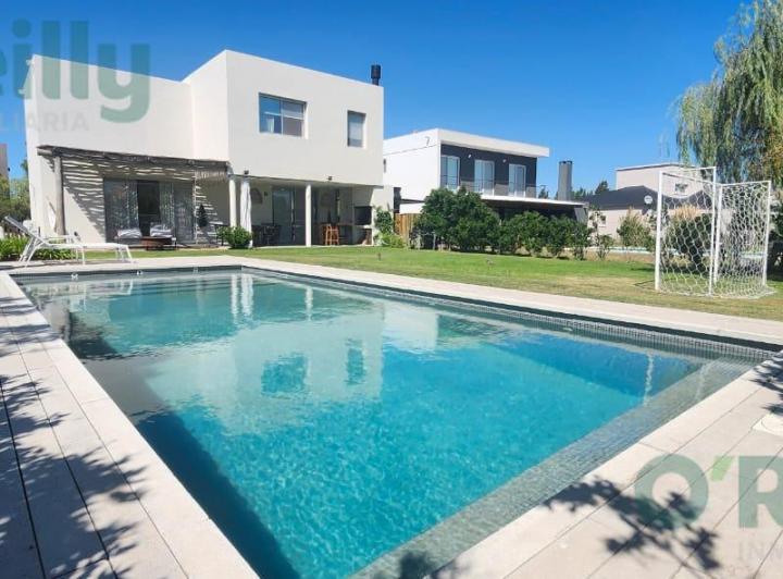 Casa · 175m² · 7 Ambientes · 1 Cochera