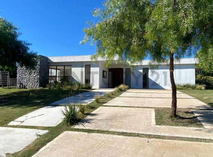 Casa · 150m² · 4 Ambientes · 2 Cocheras