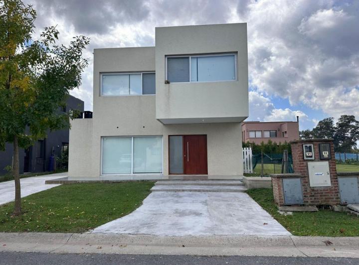 Casa · 150m² · 4 Ambientes · 2 Cocheras