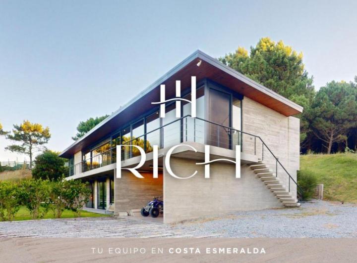 Casa · 242m² · 5 Ambientes · 1 Cochera