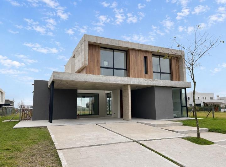 Casa · 184m² · 5 Ambientes · 2 Cocheras
