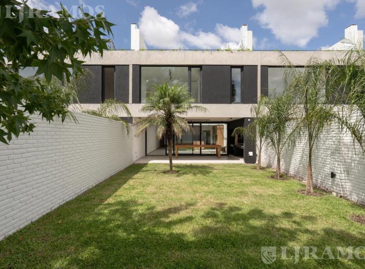 Casa · 221m² · 4 Ambientes · 1 Cochera