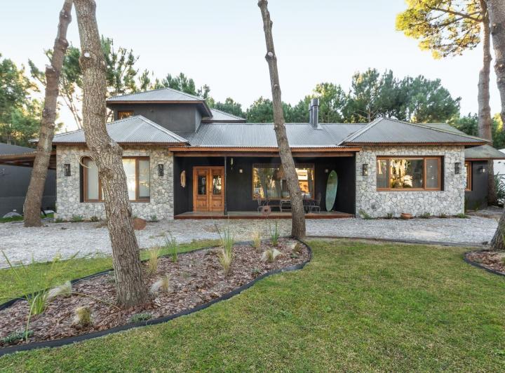 Casa · 260m² · 4 Ambientes · 1 Cochera