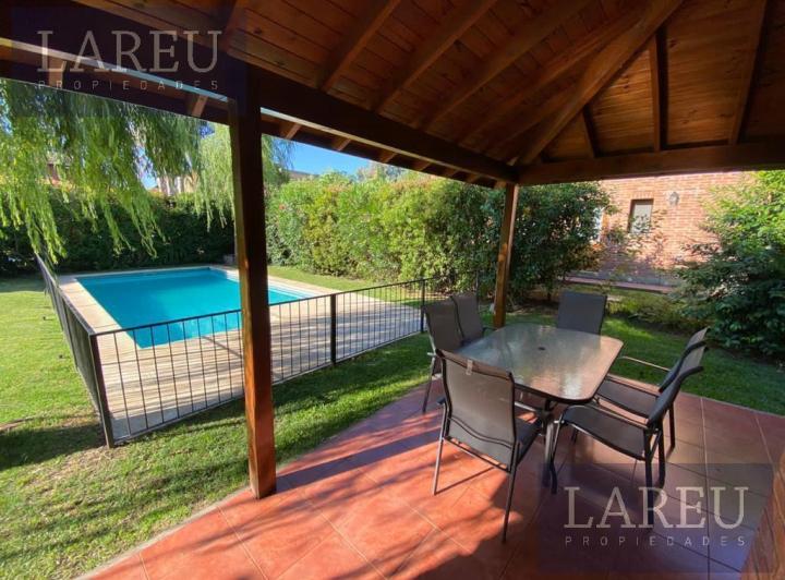 Casa · 210m² · 3 Dormitorios · 1 Cochera