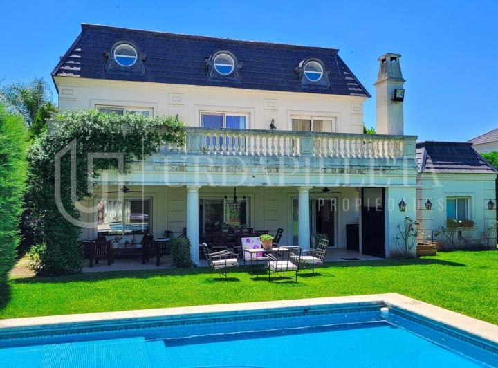 Casa · 435m² · 3 Dormitorios · 2 Cocheras