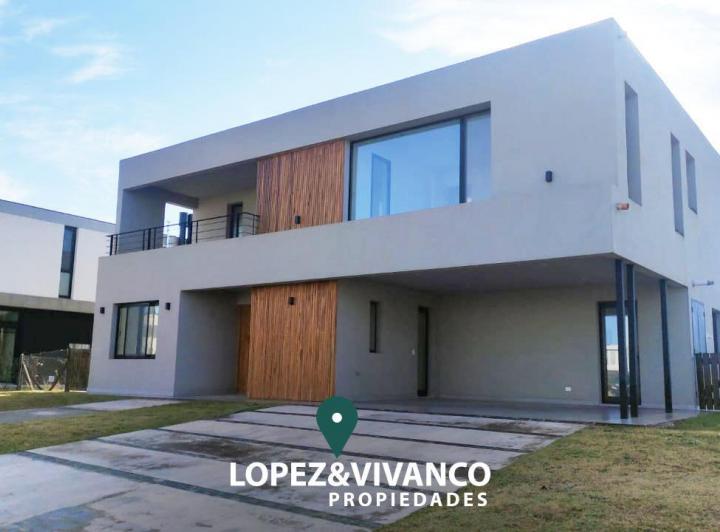 Casa · 247m² · 5 Ambientes · 2 Cocheras