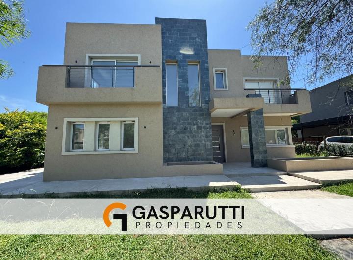 Casa · 270m² · 4 Ambientes · 4 Cocheras