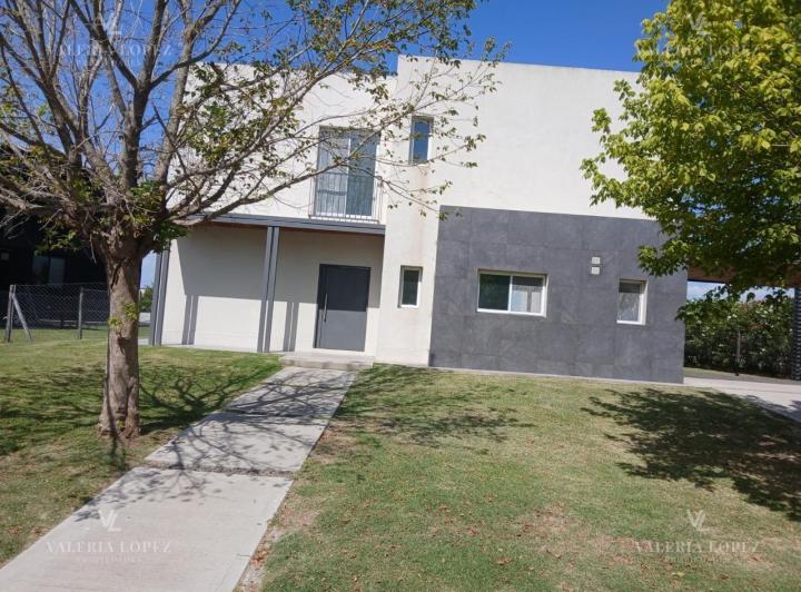 Casa · 170m² · 4 Ambientes · 2 Cocheras