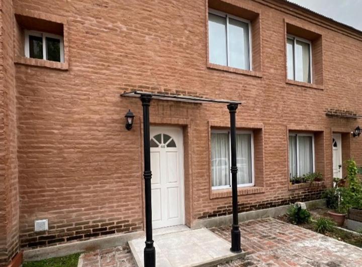 Casa · 65m² · 3 Ambientes · 2 Cocheras