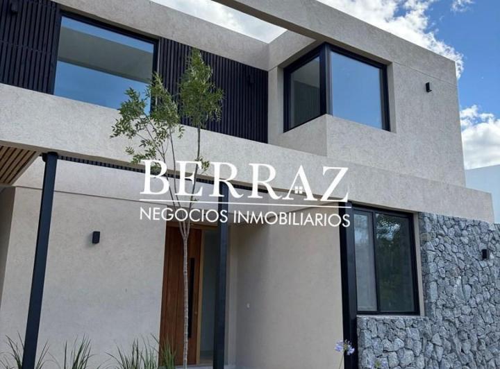 Casa · 318m² · 6 Ambientes · 5 Cocheras