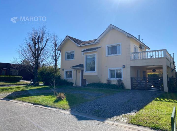 Casa · 200m² · 4 Ambientes